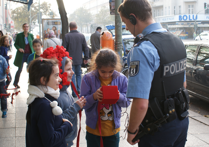 Polizei im Herzboxeinsatz